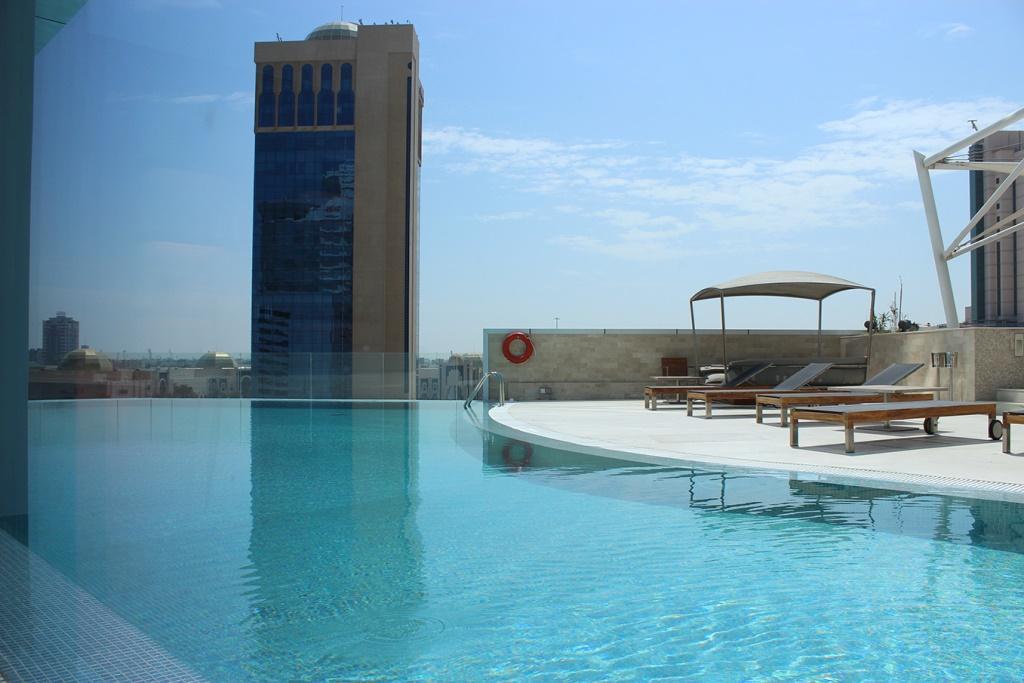 Ramee Grand Hotel And Spa Manama Exterior foto The pool at the hotel