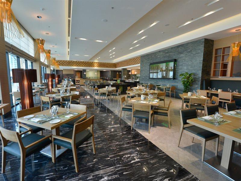 Ramee Grand Hotel And Spa Manama Exterior foto The restaurant
