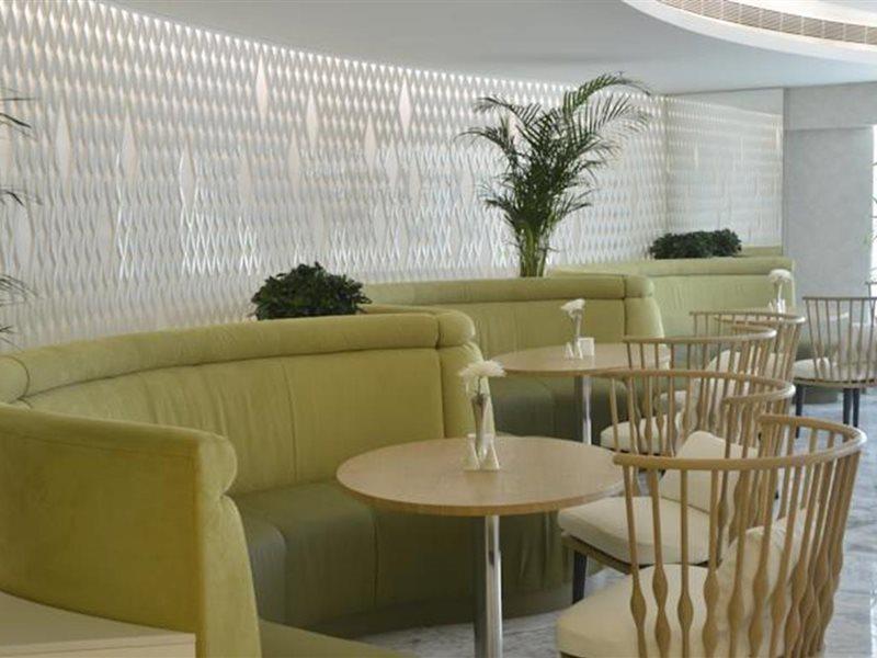 Ramee Grand Hotel And Spa Manama Exterior foto The interior of the lounge